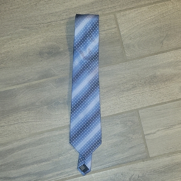 Van Heusen Blue/White 100% Silk Striped Tie. - Picture 1 of 3